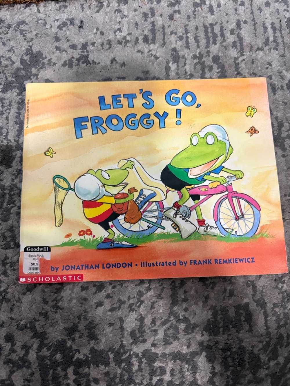 Scholastic Let's Go, Froggy! — Green Frogs with Pink Bike Accents